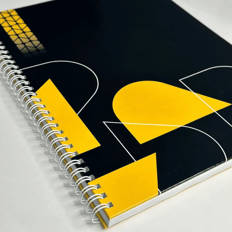 Caderno universitário com capa exclusiva